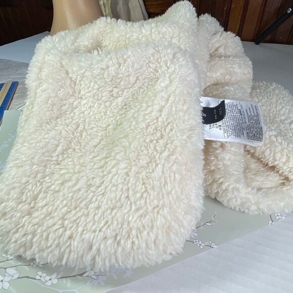 Gap Kids Faux Shearling scarf/ hand warmer - Picture 1 of 7